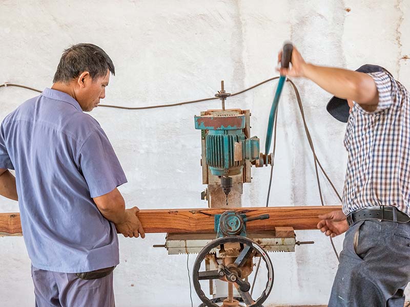 崇仁楼梯地板柜门的油漆修复-11